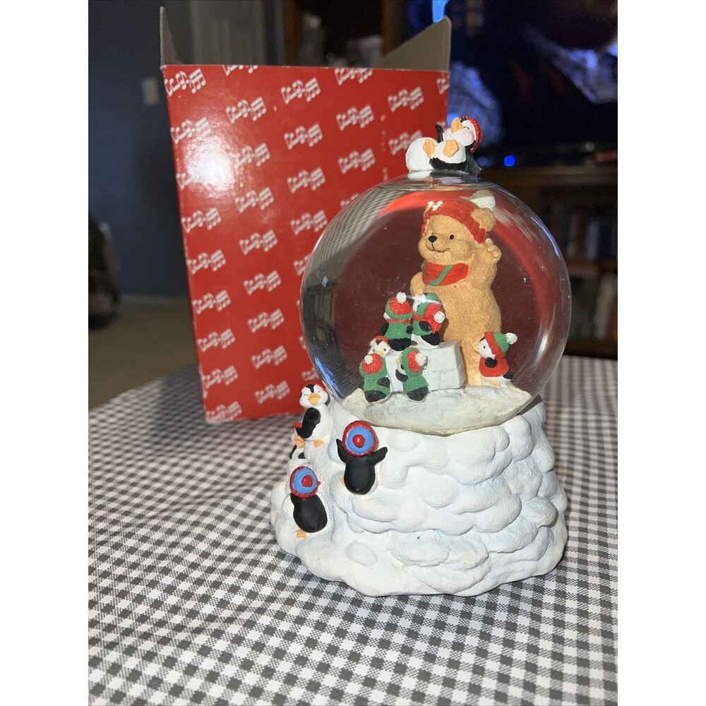 Let it Snow❄️Bear🐻Snow globe W/box San Francisco Music Box Company New 1995